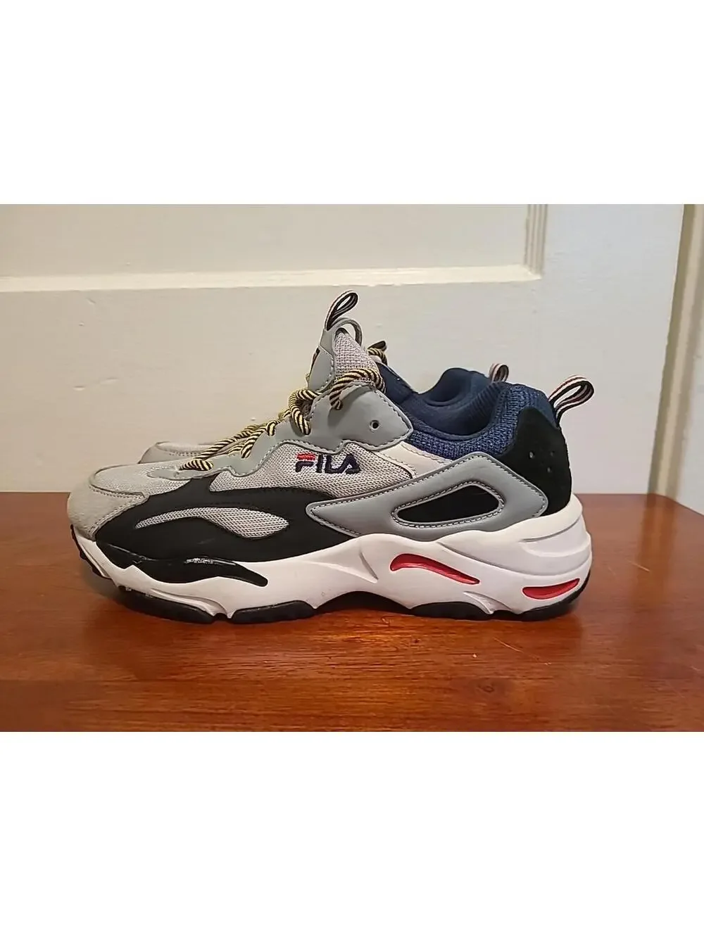 Fila Ray Tracer 5RM00532-051 Gray Casual Shoes Sneakers Size 8.5 Men's Good Cond - Picture 1 of 9